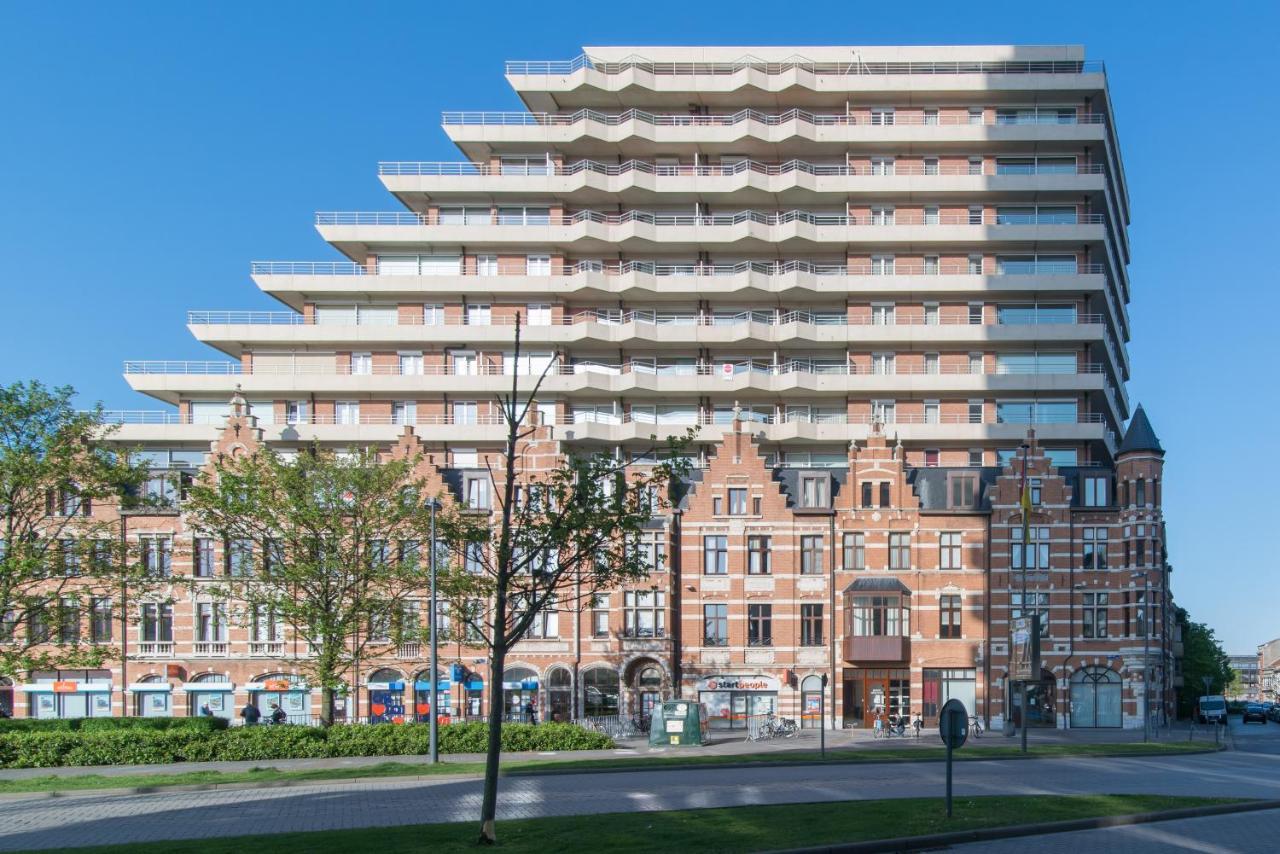 Zongericht Met Zicht Op De Jachthaven * Ostend