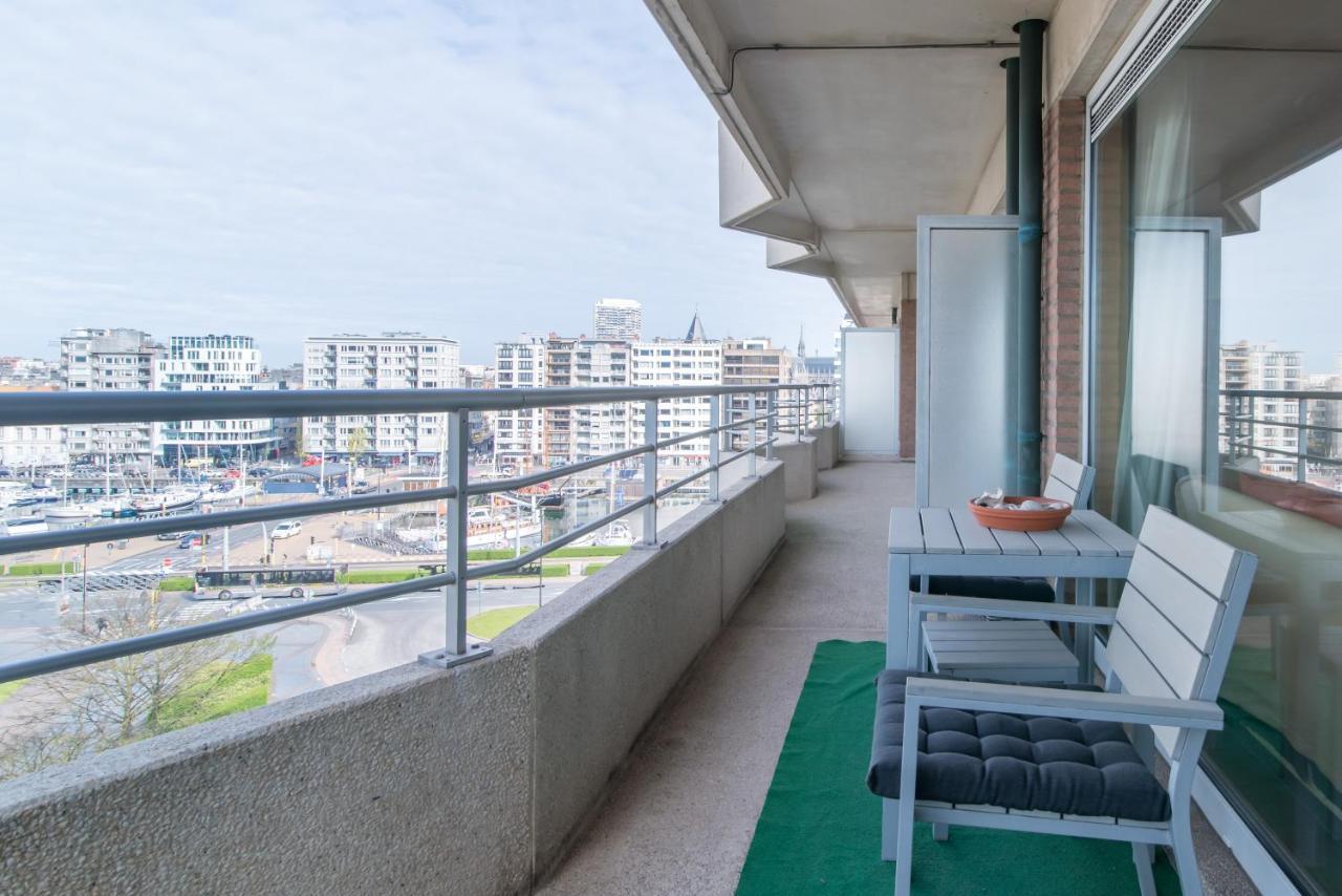Zongericht Met Zicht Op De Jachthaven * Ostend
